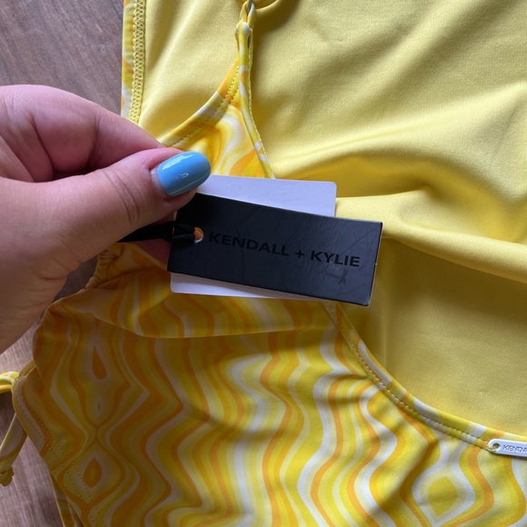 KENDALL & KYLIE nwt yellow swirl low back ruched side once piece swimsuit - Picture 7 of 9